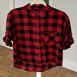 Forever 21 Short Sleeve Red and Black Plaid Button Up Shirt